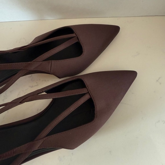 New Vince Brielle pointy toe kitten heel pump in color fig Size: 6 - Picture 9 of 10